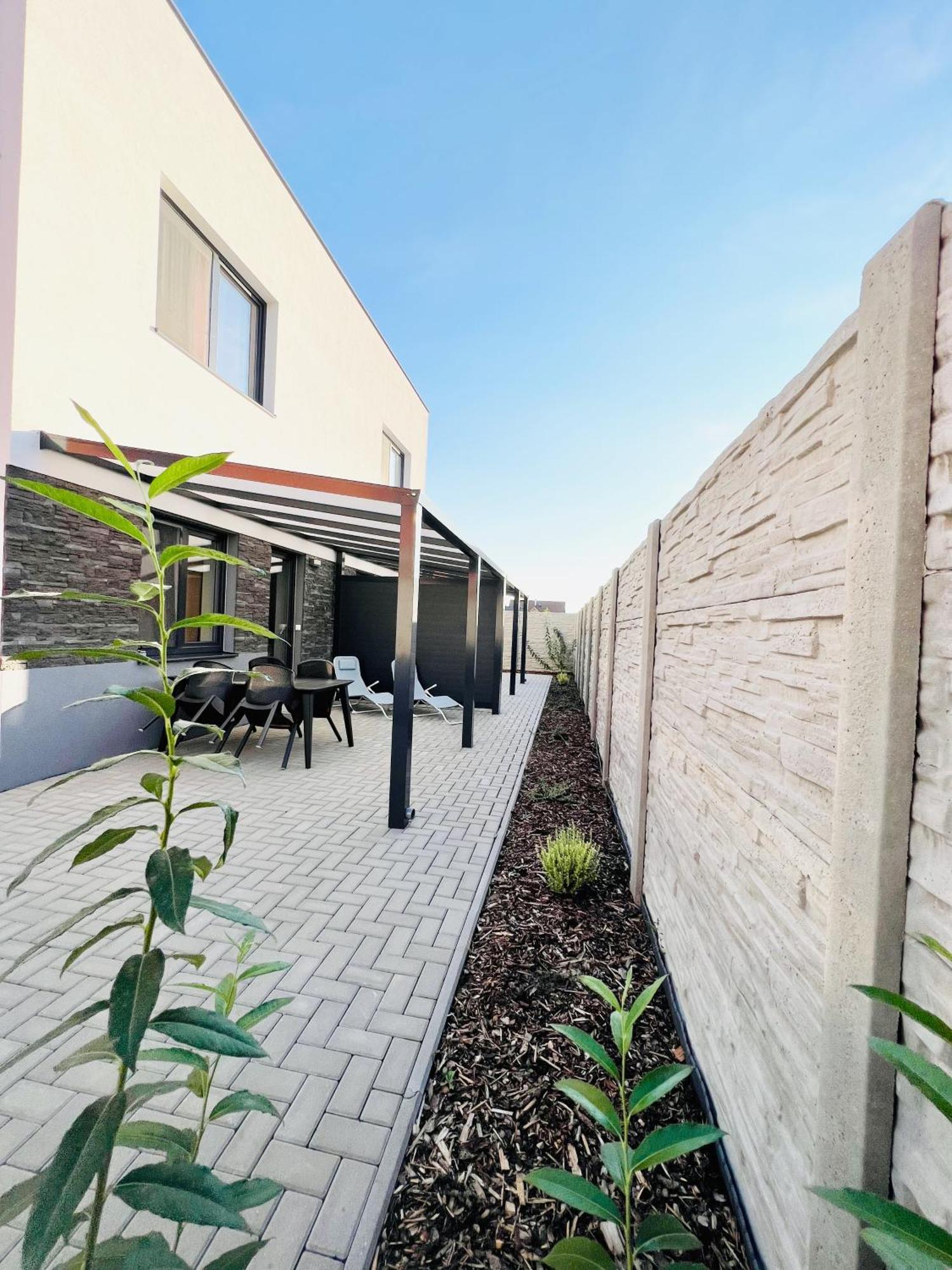 Apartmany Catalina Nesvady Exteriör bild