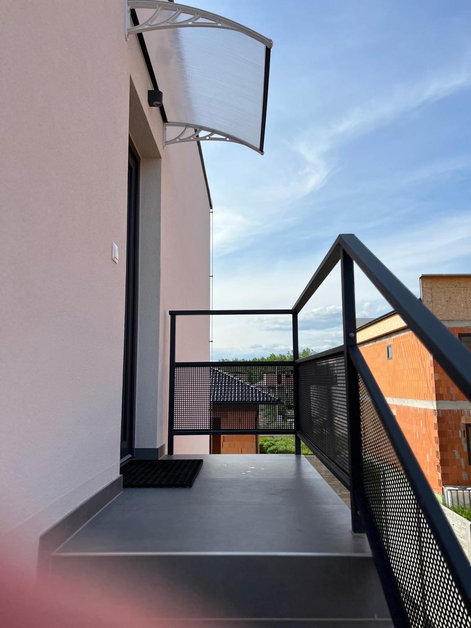 Apartmany Catalina Nesvady Exteriör bild