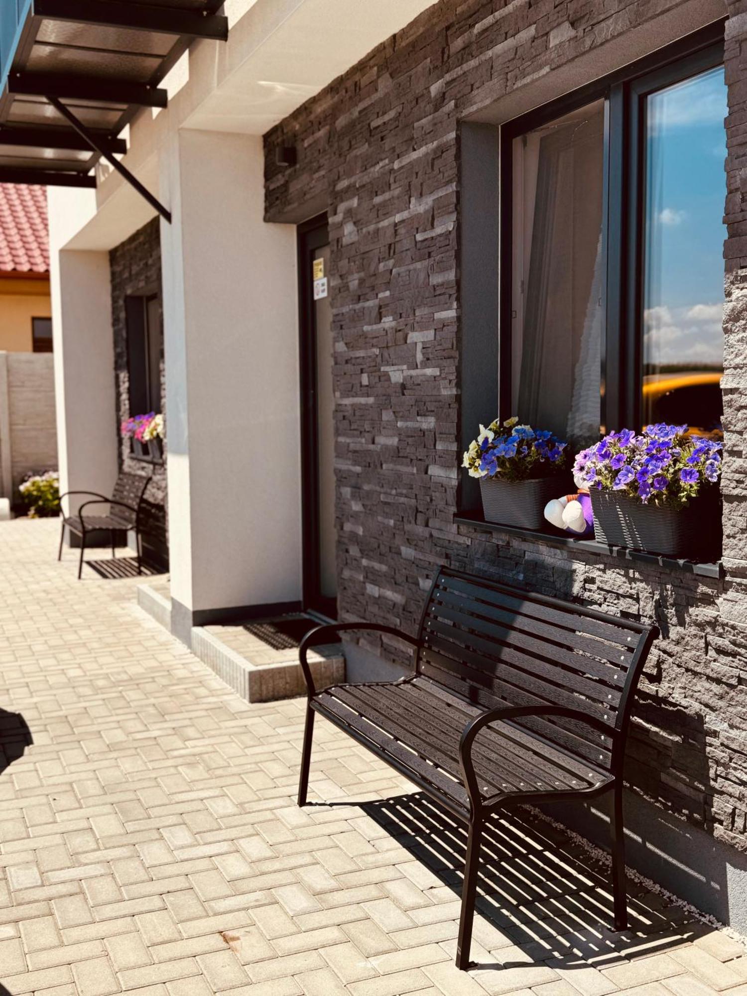 Apartmany Catalina Nesvady Exteriör bild