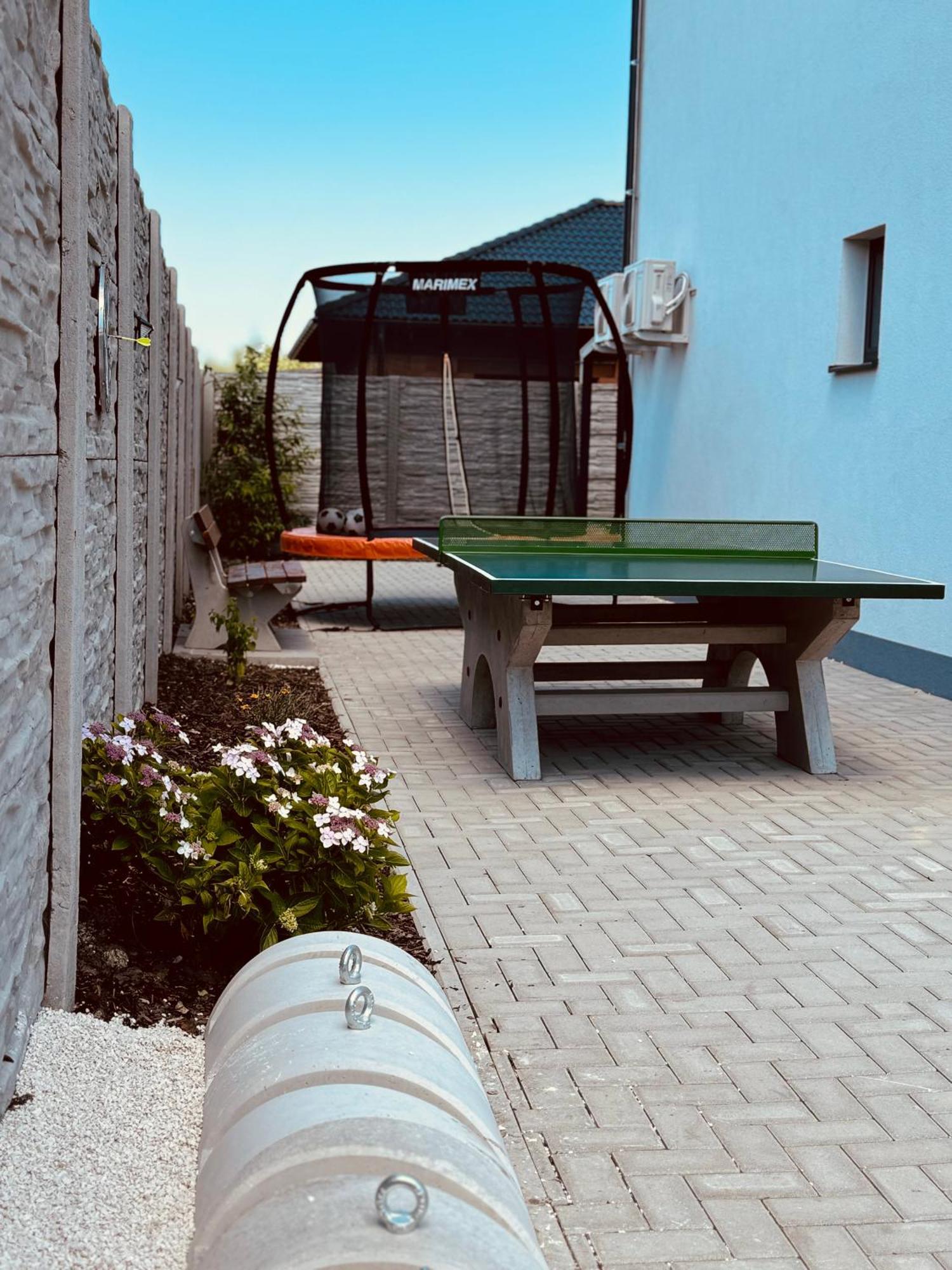 Apartmany Catalina Nesvady Exteriör bild