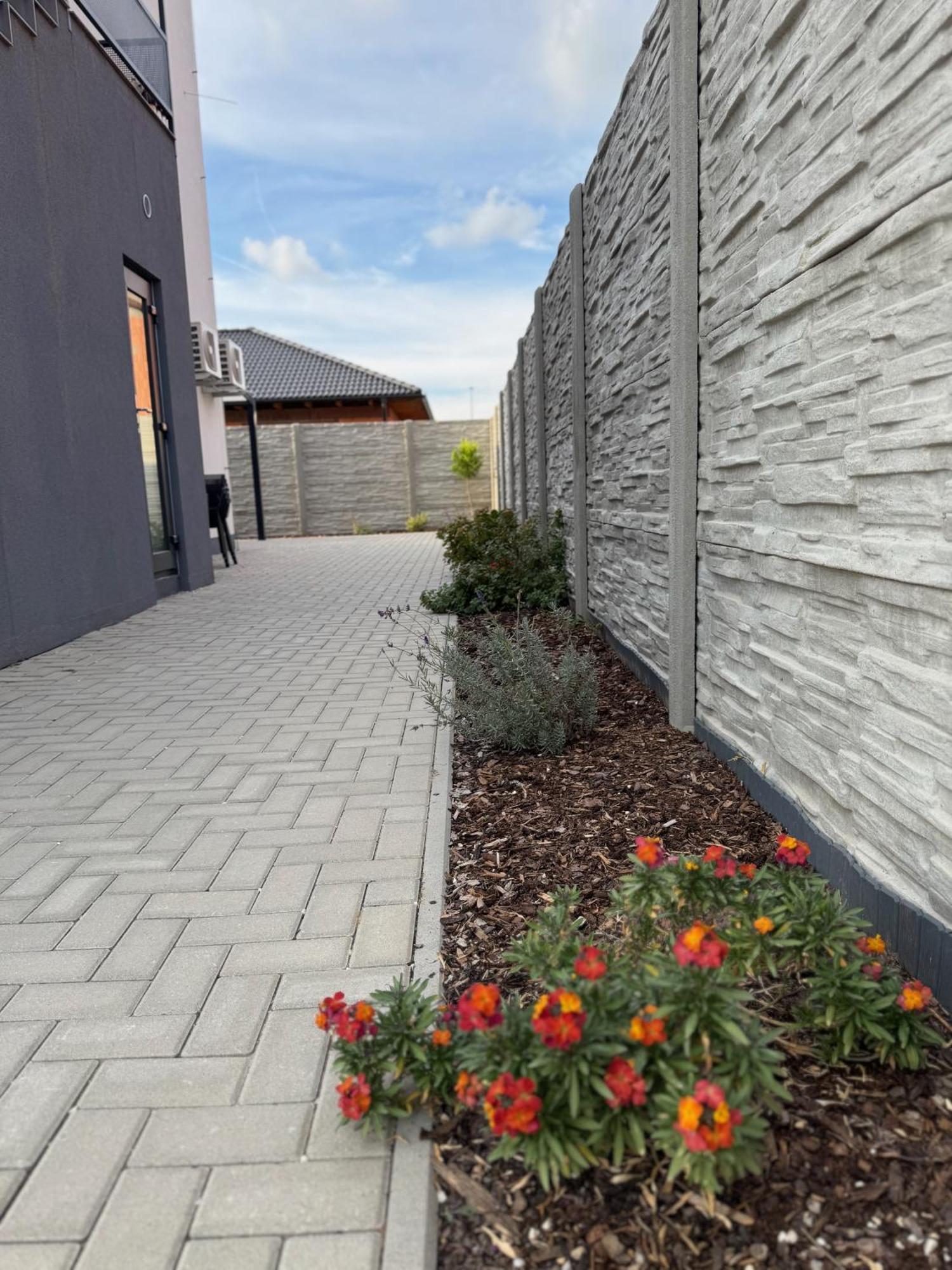 Apartmany Catalina Nesvady Exteriör bild